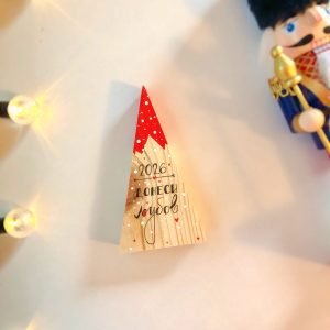 Дрвена елка со порака